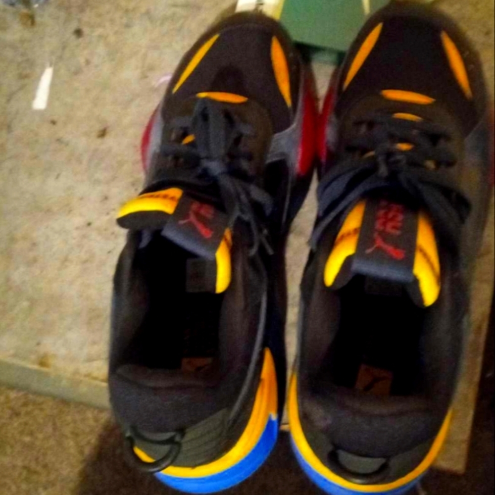Size 9 men rs-x Pumas